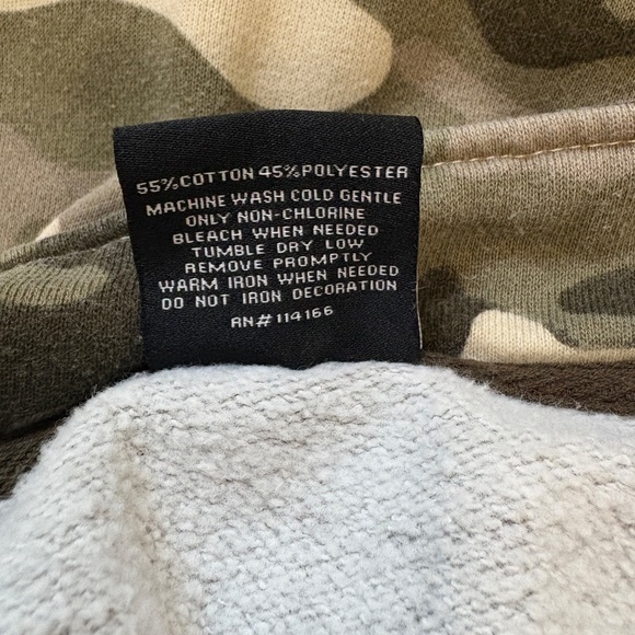 Colosseum LSU Camo Quarter-Zip, L - Picture 6 of 6